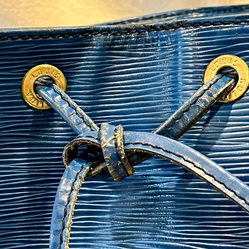 Striking Louis Vuitton Blue Epi Noe Bucket/ Shoulder Bag w/ Leather Tie Closure - Picture 11 of 11